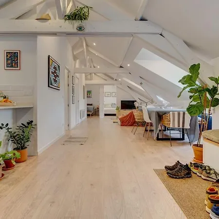 100m Beach Balcony Parking-surfhouse Beach Flat