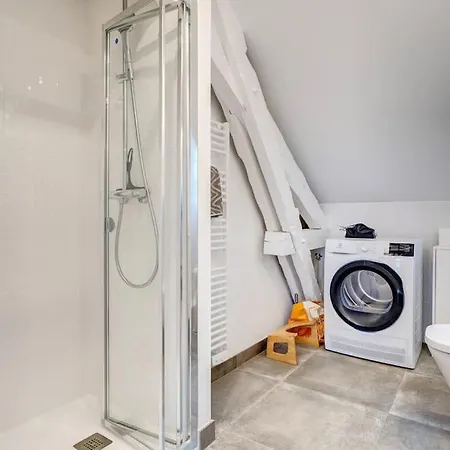100m Beach Balcony Parking-surfhouse Beach Flat
