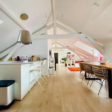 100m Beach Balcony Parking-surfhouse Beach Flat